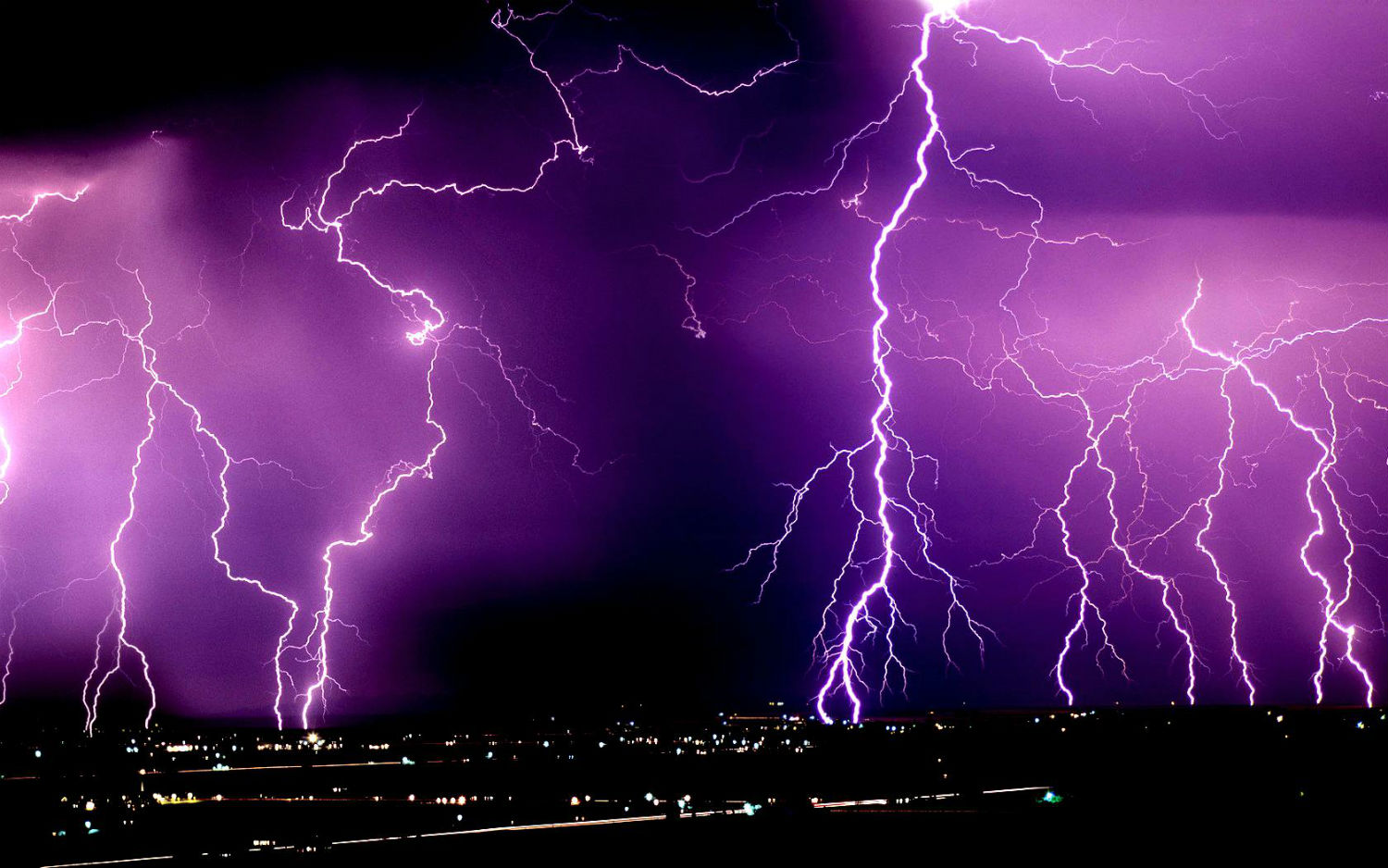 crazy_lightning-1528246094987.jpg