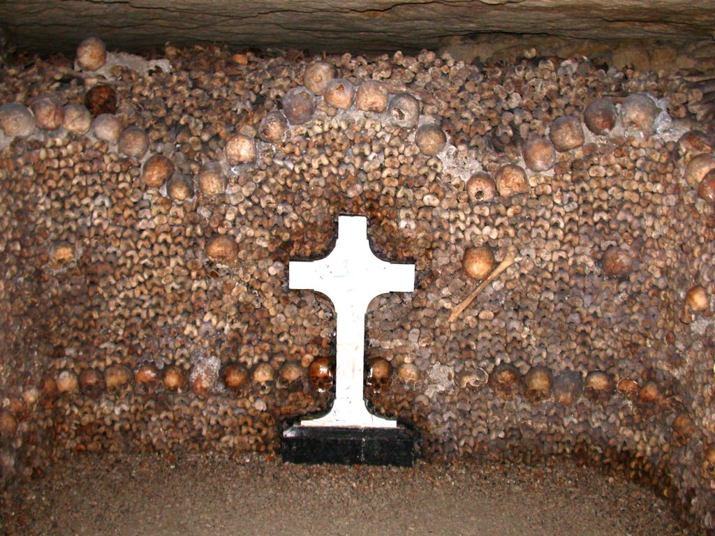 The_catacombs_Paris_France_006-1024x768.jpg