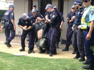 NSW_police_use_illegal_pain_hold_on_activist_at_University_of_Sydney-300x225.jpg