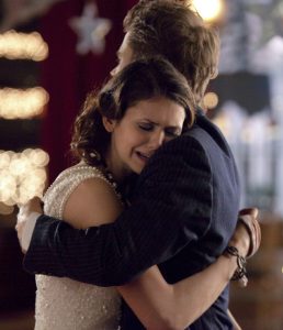 vampire-diaries-stefan-elena-dance-cry-258x300.jpg