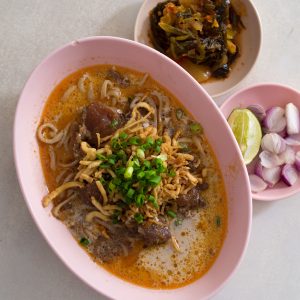 Khao_soi_nuea_Fueng_Fah-300x300.jpg