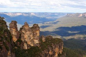 Three_Sisters_-Blue_Mountains_New_South_Wales_Australia-20July2012-300x201.jpg