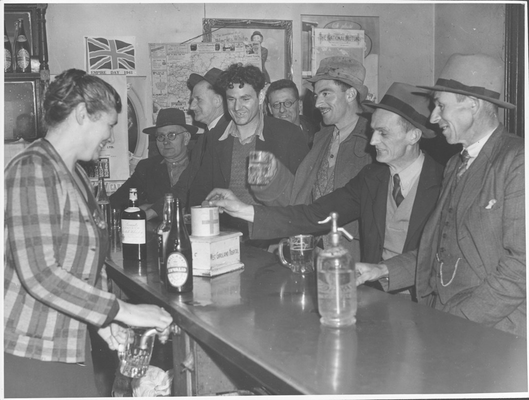 mrs_gleeson_pours_a_beer_for_a_customer_at_the_drouin_hotel-_drouin-_victor-1544138191511.jpg