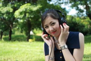 pretty_beauty_unofficial_uniformity_entertainment_girl_green_headphones-354-1548382485575-300x200.jpg