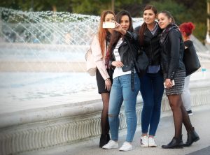 girls-4740909-300x222.jpg
