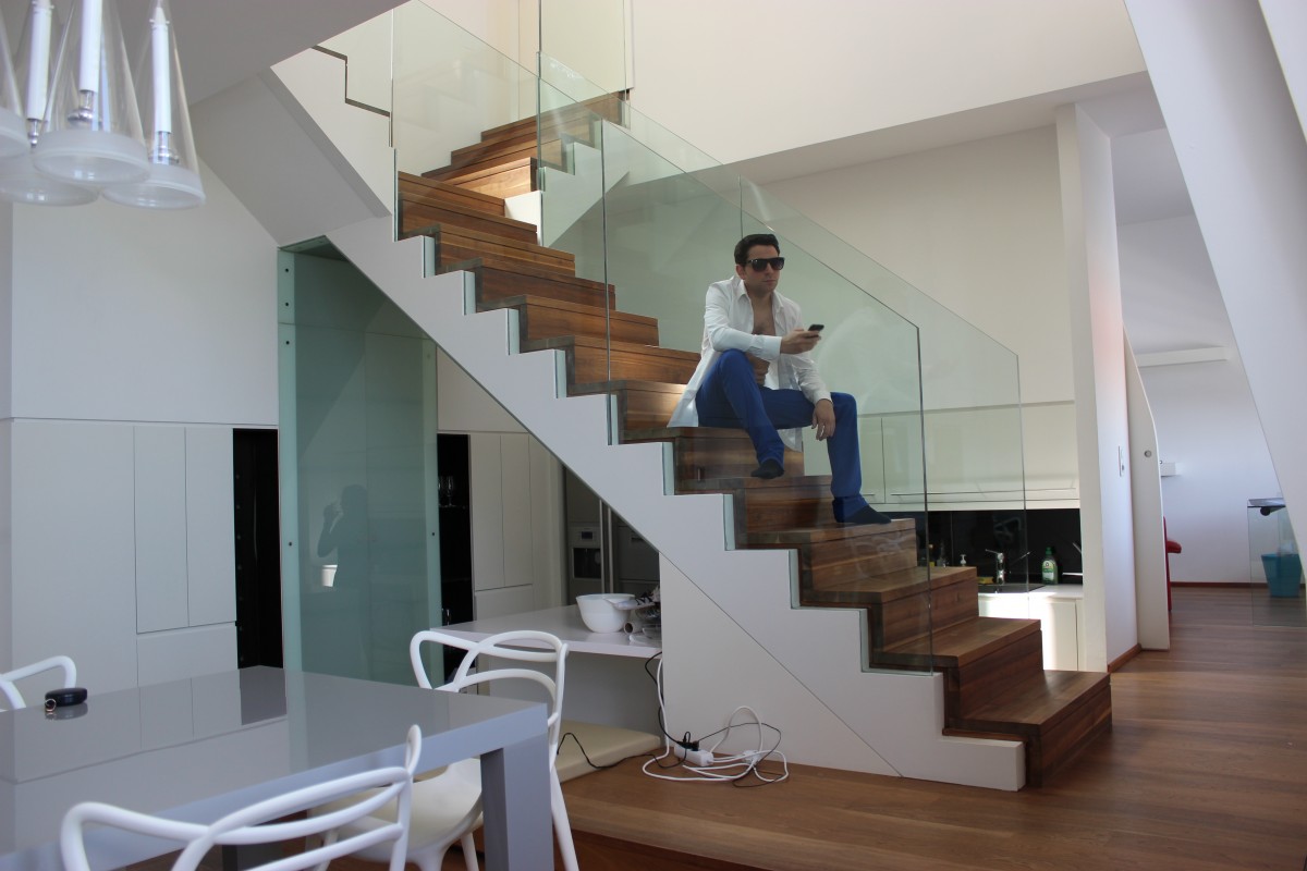 model_man_sunglasses_cool_view_male_eyes_bodyguard-1097417-1551770944633.jpg