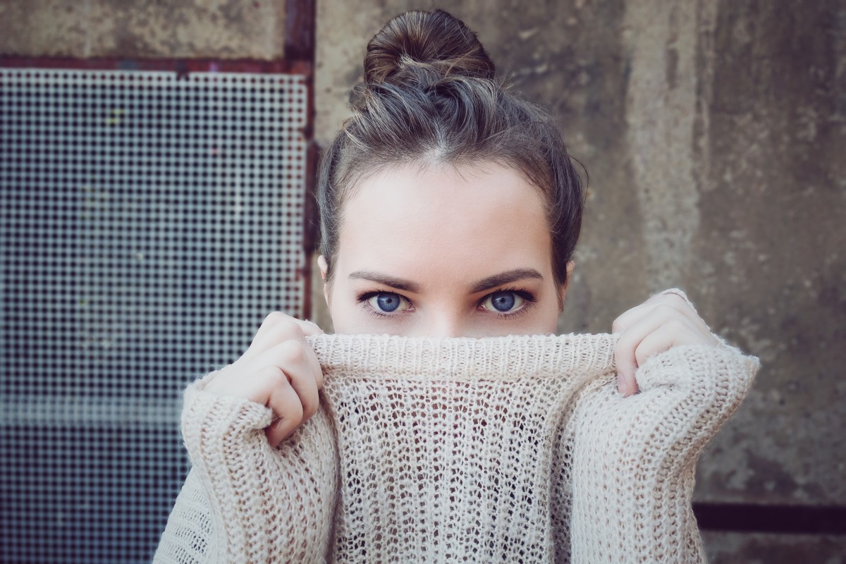 woman_lady_female_brunette_sweater-1184024-1551771068011.jpg