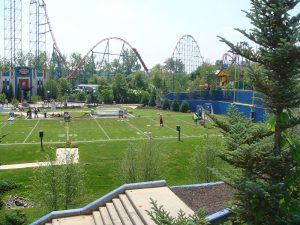 800px-Six_Flags_New_England_football_field_with_Superman-300x225.jpg