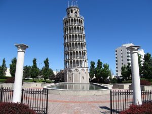 1280px-Leaning_Tower_of_Niles_Niles_Illinois_9179543263-300x225.jpg
