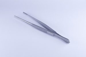 tweezers-2671515_1920-300x200.jpg