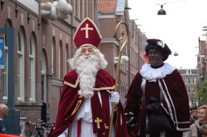 1083px-Sinterklaas_zwarte_piet-300x199.jpg