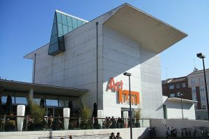 800px-Vitoria_-_Artium_08-300x200.jpeg