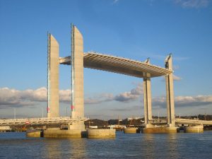 800px-Pont_Jacques-Chaban-Delmas_leve%CC%81_03-300x225.jpeg