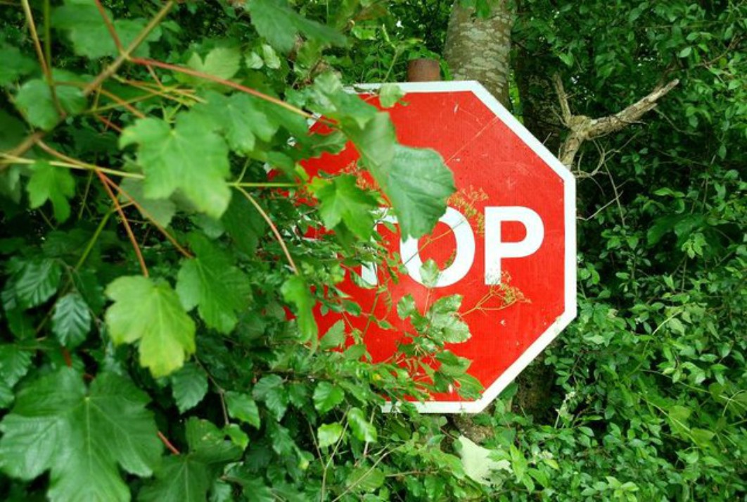 1_Road_sign_near_Donegore_-_geograph.jpg