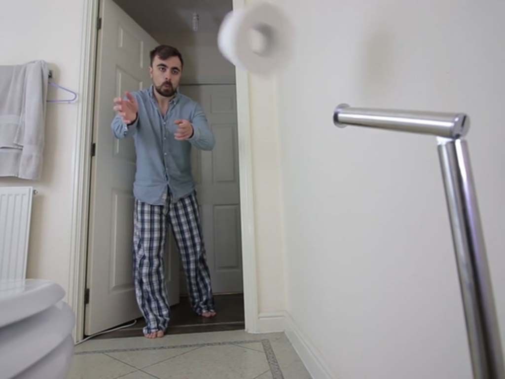 222resize1457227_080416-cc-toilet-paper-thrower-vid.jpg.optimal.jpg