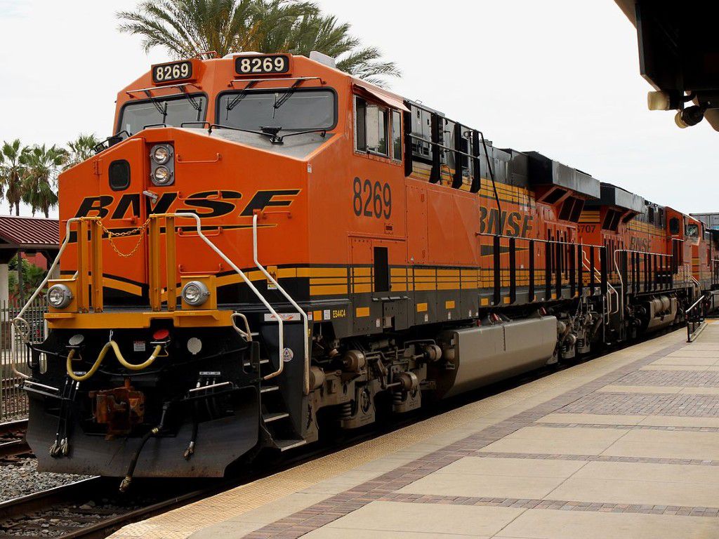 Freight_Train_BNSF_-_8269_14990824696.jpg.optimal.jpg