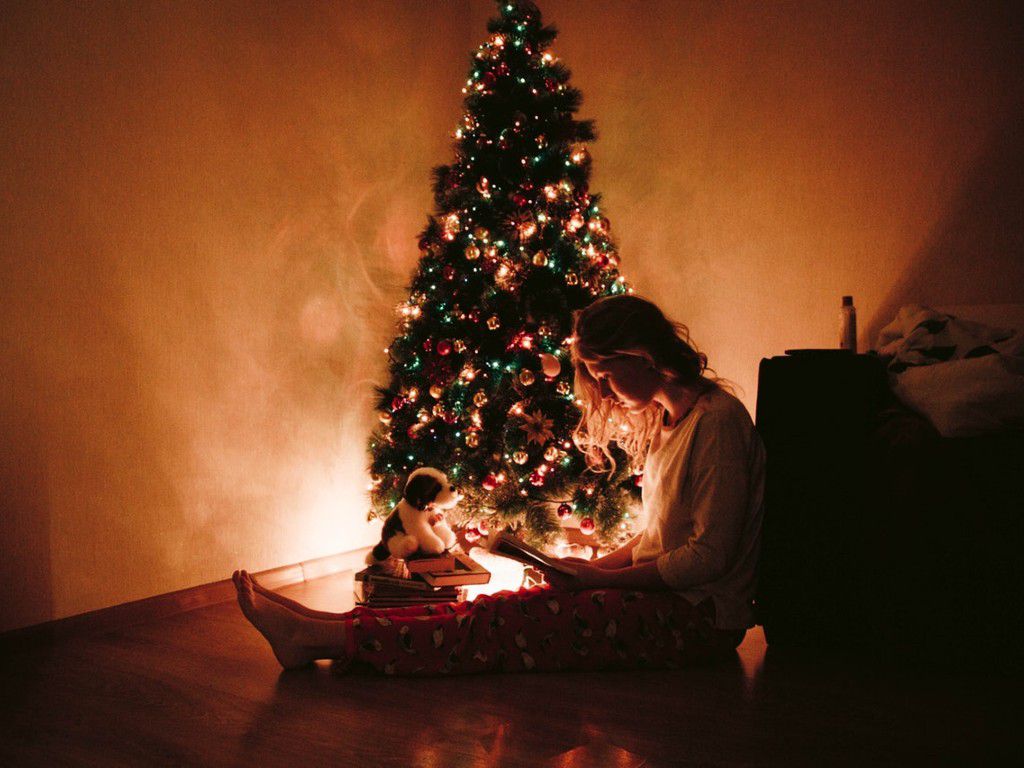 photo-of-woman-sitting-near-the-christmas-tree-936700pexels.jpg.optimal.jpg