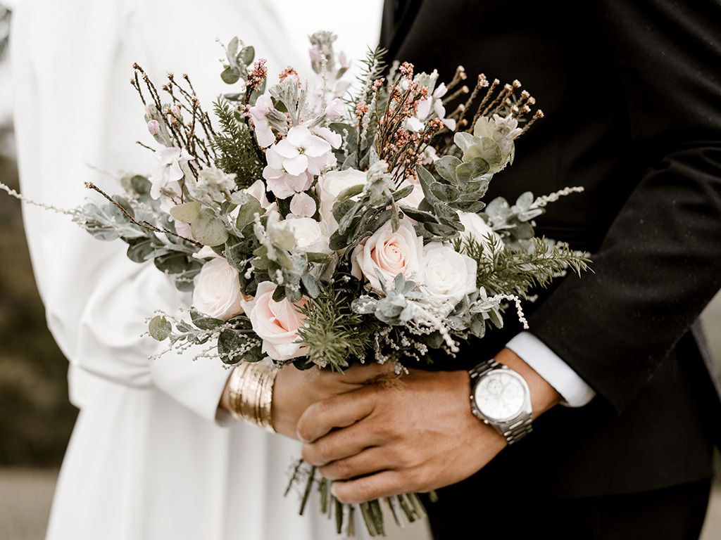 resizebouquet-bride-bride-and-groom-2959192.jpg.optimal.jpg