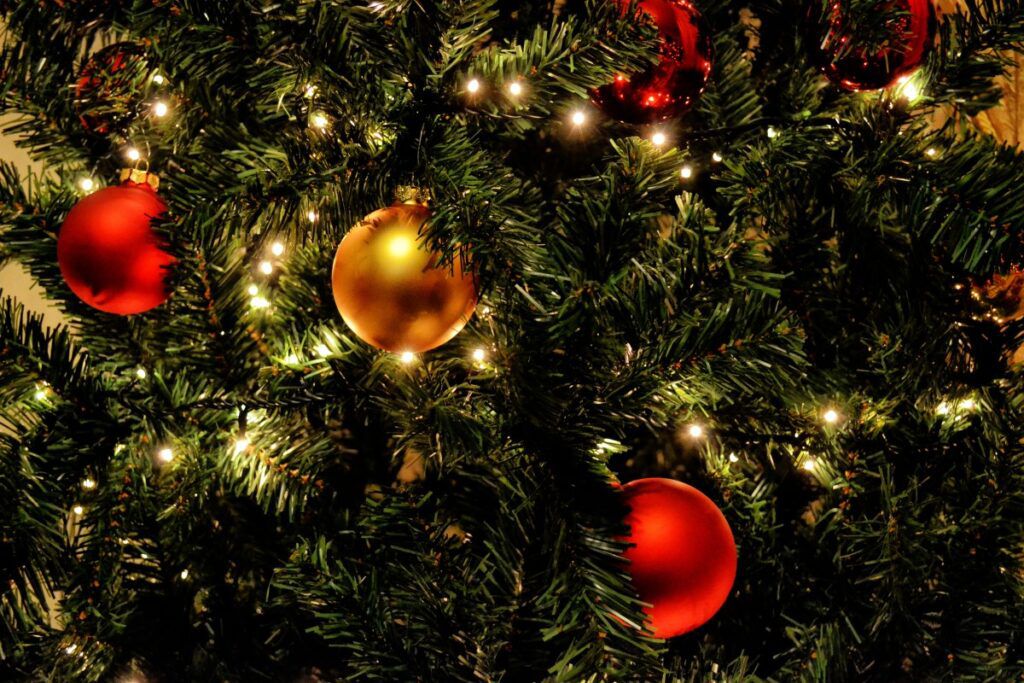 christmas_tree_lights_balls_red_gold_holiday_tree_winter-598441-1550553742508-1024x683.jpg.optimal.jpg